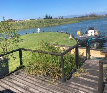 Grassy Park House | Nature's Rest