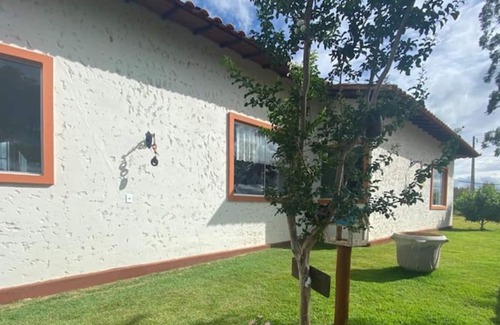 Carrancas Cottage | Nature with Gazebo+ 3 suites+ gourmet kitchen with barbecue.