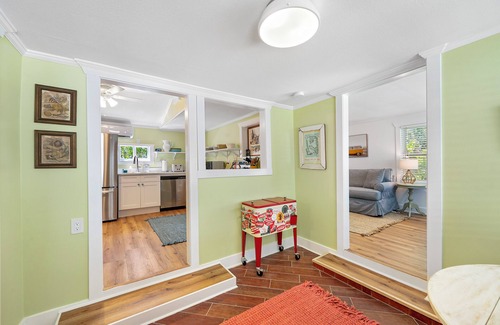 Anna Maria House | Naut 2 Shabby Bungalow - A sweet and cozy getaway on Pine Avenue!