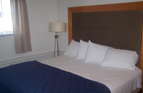 Hampton Hotel | Nautical Motel