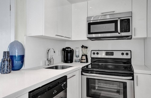 West Avenue Apartment | Nautilus Suite 2BD/2BA Miami Beach Villa Monaco