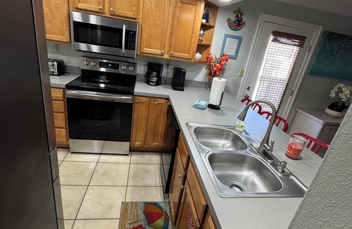 Navarre Beach Condo | Navarre Manor: Steps from the beach!