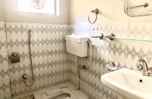 Gilgit Hotel | Naveed Tourist Inn