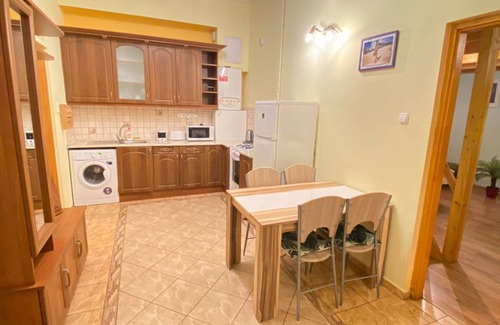 Inner City Budapest Apartment | nCentral Budapest Apartment – 2 Bedrooms, Wi-Fi, Near Metro and Váci Street