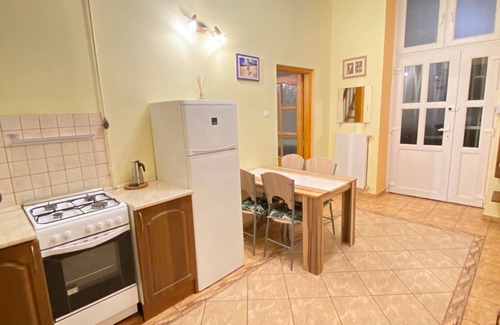 Inner City Budapest Apartment | nCentral Budapest Apartment – 2 Bedrooms, Wi-Fi, Near Metro and Váci Street
