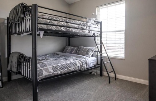 Roseland Apartment | ND Luxury Townhome 8 min to ND Stadium!