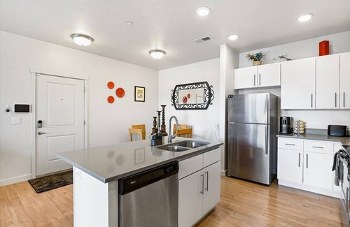 Suncrest Apartment | Near BYU and UVU, Comfy Bed, Hot Tub, Gym, Wi-Fi