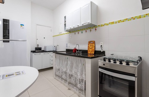 Laranjeiras Apartment | Near Casa Roberto Marinho and Cristo | POM307