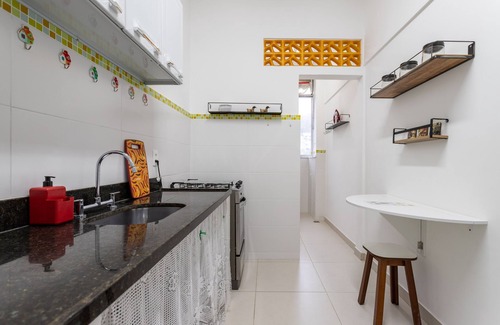 Laranjeiras Apartment | Near Casa Roberto Marinho and Cristo | POM307