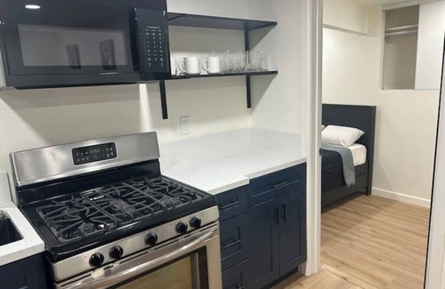 Los Angeles Apartment | Near Downtown Los Angeles with a BREATH-TAKING VIEW!
