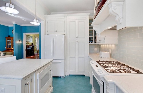 Savannah Victorian District House | Near Forsyth Park with Huge Yard + Room to Relax