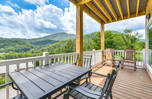 Maggie Valley Apartment | Near Hiking Mtn-View Maggie Valley Escape!