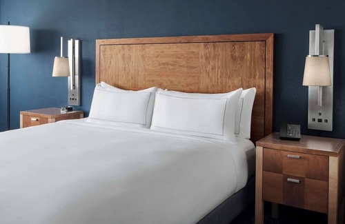 King of Prussia Hotel | Near King of Prussia | Free Shuttle. Dining. Gym.