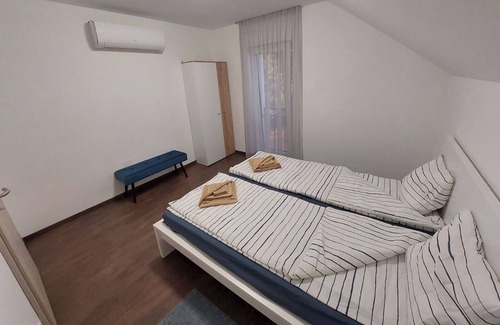 Balatonszarszo House | Near lake Balaton, family-sized double apartman.