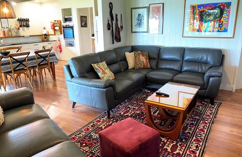 Mapleton House | NEAR MONTVILLE . LATE CHECK-OUT ON SUNDAYS OF 5pm . when booking a weekend