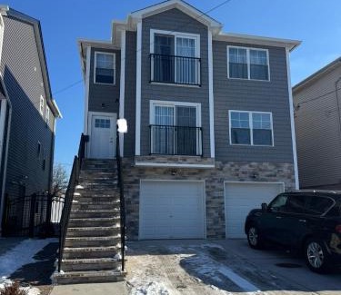 Elizabeth Apartment | Near New York-EWR-JG Mall-Train - Elizabeth NJ