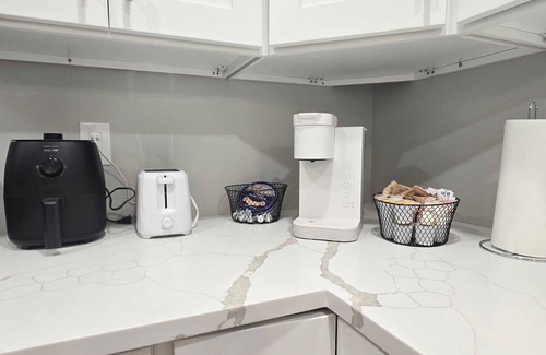 Elizabeth Apartment | Near New York/EWR/JG Mall/Train - Elizabeth NJ