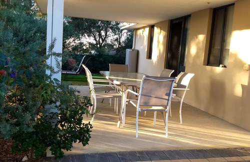 Dawesville House | Near the beach, estuary, walks and golf course. Pet friendly