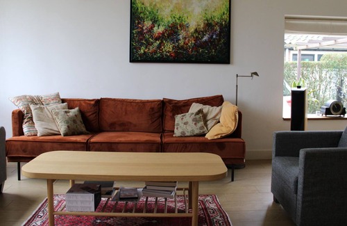 Municipality of Heiloo House | Near the coast you will find the vacation home Rode Meidoorn in the handsome Heiloo. A beautiful hou