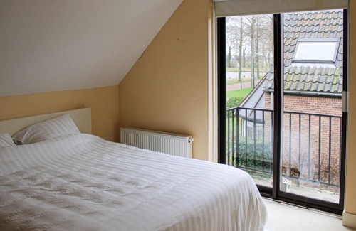 Municipality of Heiloo House | Near the coast you will find the vacation home Rode Meidoorn in the handsome Heiloo. A beautiful hou