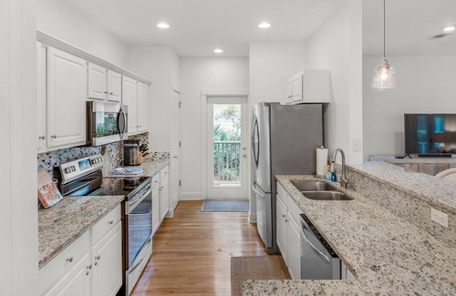 Seagrove Beach House | Near to beach & close to the pool, Seagrove + Free Attraction Tickets!