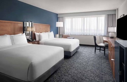 King of Prussia Hotel | Near Valley Forge | Shuttle. Restaurant. Gym.