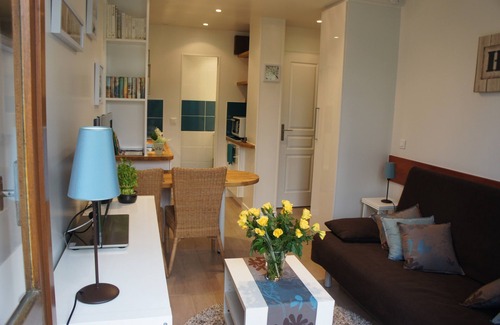 Le Chesnay Apartment | Near Versailles, 500 m park castle, 50 m shopping center Parly 2