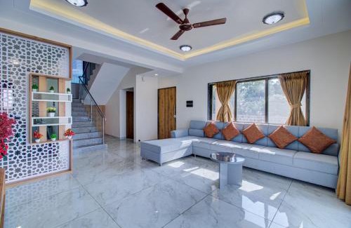 Kaswand Villa | Neelachal Villas by RootStays