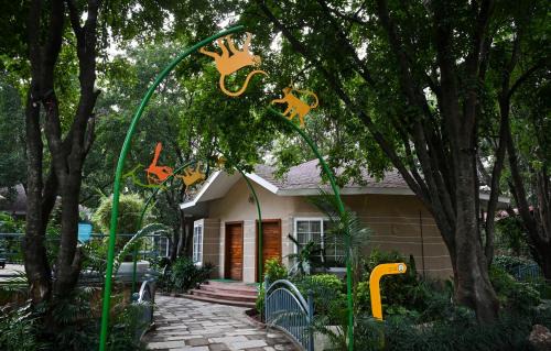 Pachmarhi Bed & Breakfast | Neelam Foresteria Resort