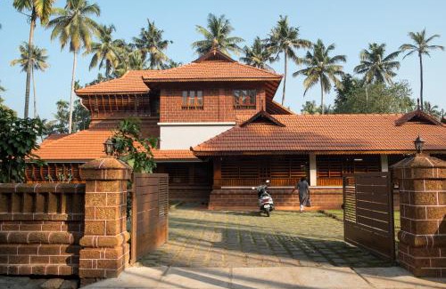 Irinjalakuda Hotel | Neelambari Ecotoursm