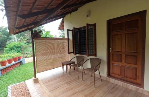Kumarakom House | Neelambari - Riverside Private Bedroom