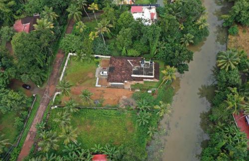 Kumarakom House | Neelambari - Riverside Private Bedroom