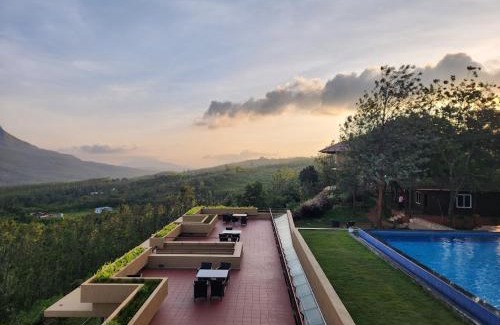 Chikkamagaluru Resort | Neeli Betta Retreat-with Mountain view and a Pool