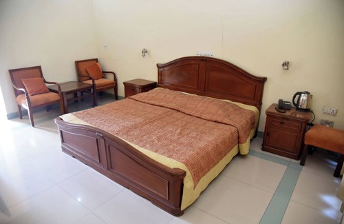 Thanesar Hotel | Neelkhanthi tourist resort