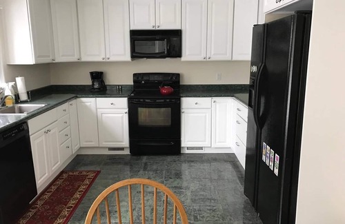 Ossining House | Neighbor's house - Welcome!