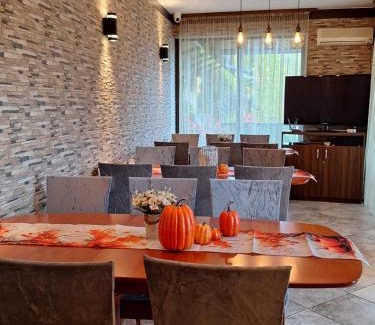 Gyoparosfuerdo Bed & Breakfast | Neon2 - Vendégház