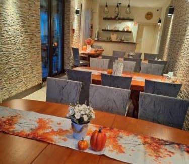 Gyoparosfuerdo Bed & Breakfast | Neon2 - Vendégház