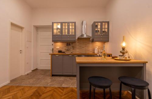 Split Apartment | Neptune 2 Apartment