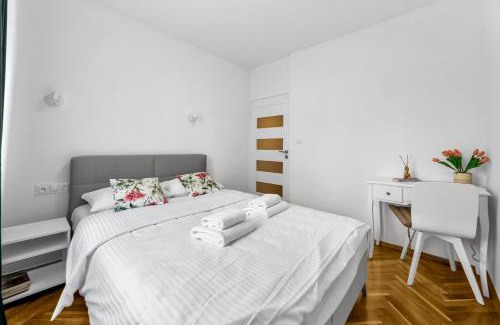 gmina Parzeczew Apartment | Nerudy Comfy Living Apartment by Bookinghost