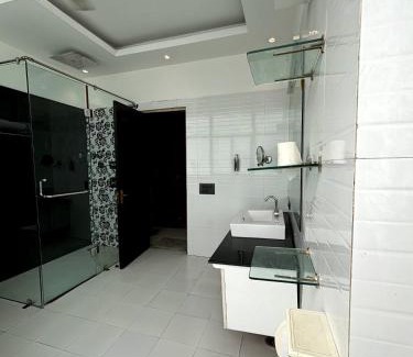 DLF Phase 3 House | Nest Guest house