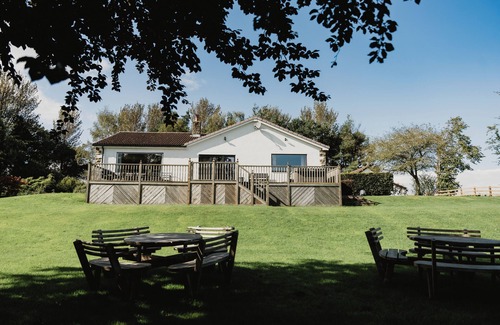 Wingate House | Nest @ Red Hurworth - hot tub with reservoir views