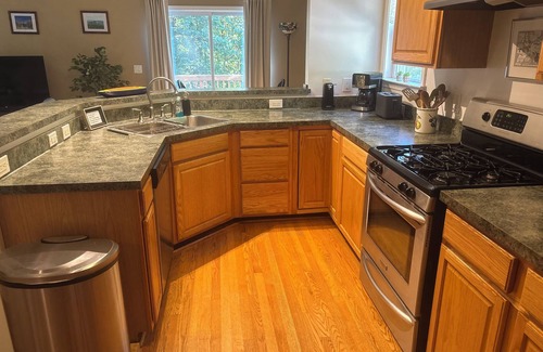 Viewtown House | Nestled Among Majestic Trees, Hilltop Hideaway is a Woodland Sanctuary