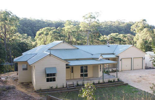 Dales Creek House | Nestled amongst the Wombat State Forest & beautiful bush surrounds