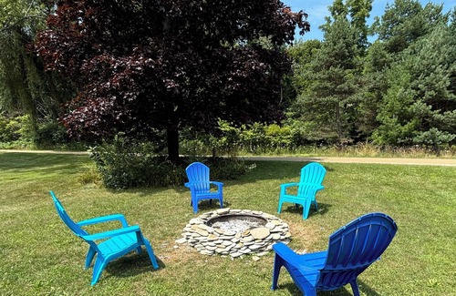 Deckerville Cottage | Nestled close to a sandy, secluded beach, this is a cozy retreat.