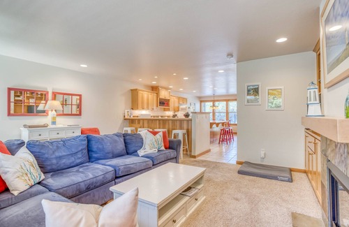 Shorepine Village House | Nestled in Pacific City Dunes, Close to Beach, Deck and BBQ, Bikes for Guest Use