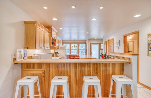 Shorepine Village House | Nestled in Pacific City Dunes, Close to Beach, Deck and BBQ, Bikes for Guest Use