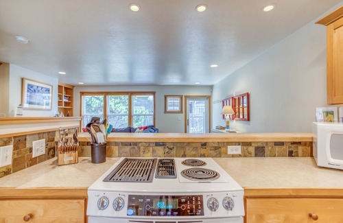 Shorepine Village House | Nestled in Pacific City Dunes, Close to Beach, Deck and BBQ, Bikes for Guest Use