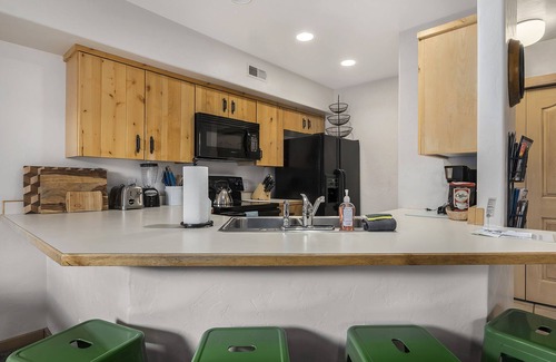 Moab South Valley House | Nestled in the Redrocks | 3 Master Suites | HotTub