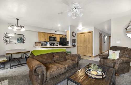 Moab South Valley House | Nestled in the Redrocks | 3 Master Suites | HotTub