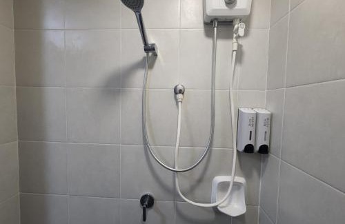 Jenjarom Apartment | Netflix Panda House 3B2R Rimbayu kota kemuning with Atari games